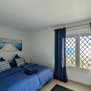 beautiful-apartment-right-on-the-beach.1costadelsol.com/